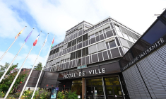 Le projet de loi, qui sera présenté aux organisations syndicales mi-janvier, propose de faciliter le passage en CDI des agents contractuels. ( AFP / JEAN-CHRISTOPHE VERHAEGEN )