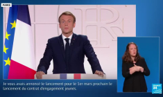 Réforme des retraites : des décisions "claires" nécessaires en 2022, déclare Macron