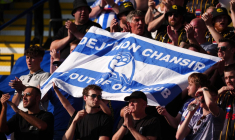 Les fans de Sheffield Wednesday dépensent près de 500 000 livres en trois jours pour tenter de sauver le club
