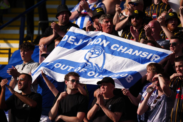Les fans de Sheffield Wednesday dépensent près de 500 000 livres en trois jours pour tenter de sauver le club