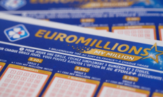 La somme record de 250 millions d'euros a été remportée à l'EuroMillions mardi soir en France, ce qui constitue le plus gros gain national dans un jeu de tirage ( AFP / JOEL SAGET )