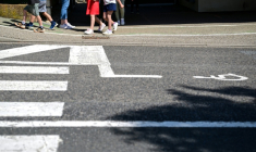 Non loin de l'école du village de Lucenay dans le Rhône, le 30 avril 2026 ( AFP / OLIVIER CHASSIGNOLE )
