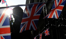 GRANDE-BRETAGNE: JOHNSON VEUT PROFITER DU DISCOURS DE LA REINE POUR REVENIR AUX "VRAIS PROBLÈMES"