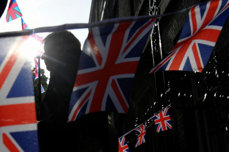 GRANDE-BRETAGNE: JOHNSON VEUT PROFITER DU DISCOURS DE LA REINE POUR REVENIR AUX "VRAIS PROBLÈMES"