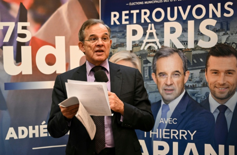 Le candidat RN aux municipales 2026 dans la capitale, Thierry Mariani, à Paris le 12 décembre 2025  ( AFP / Bertrand GUAY )