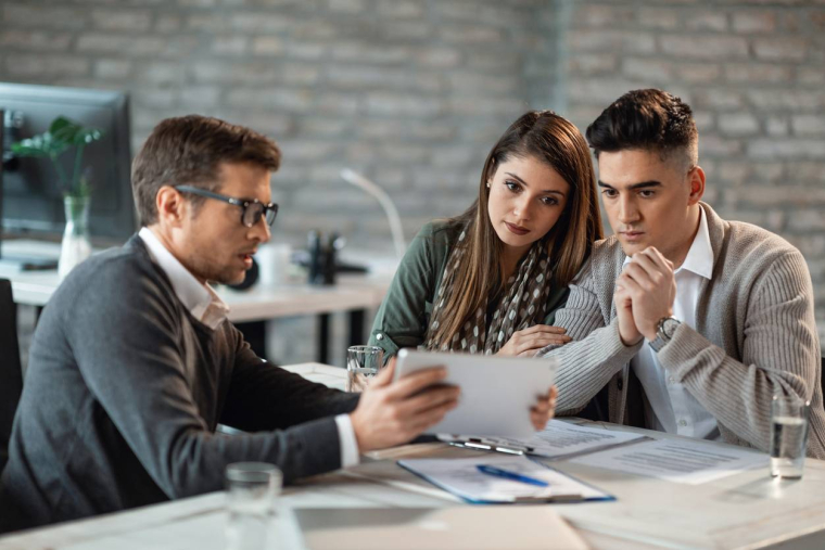 Le PER séduit les jeunes / iStock-Drazen Zigic