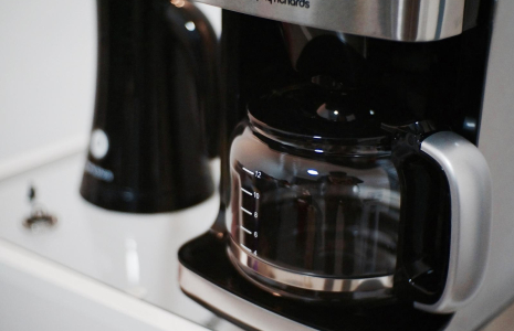 Le prix des cafetières électriques a augmenté de 17,2 % en un an (illustration). (Pixabay / funsworks)
