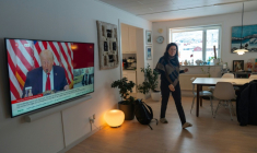 Ulrikke Andersen, professionnelle de la location touristique, le 16 janvier 2026 à son domicile de Nuuk au Groenland ( AFP / Alessandro RAMPAZZO )