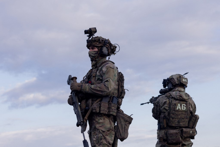 Des militaires ukrainiens à l'entrainement en Ukraine, le 14 mai 2025. ( AFP / TETIANA DZHAFAROVA )