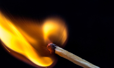 Prime de Noël : Elle menace de brûler son banquier car l'argent n'est pas encore sur son compte