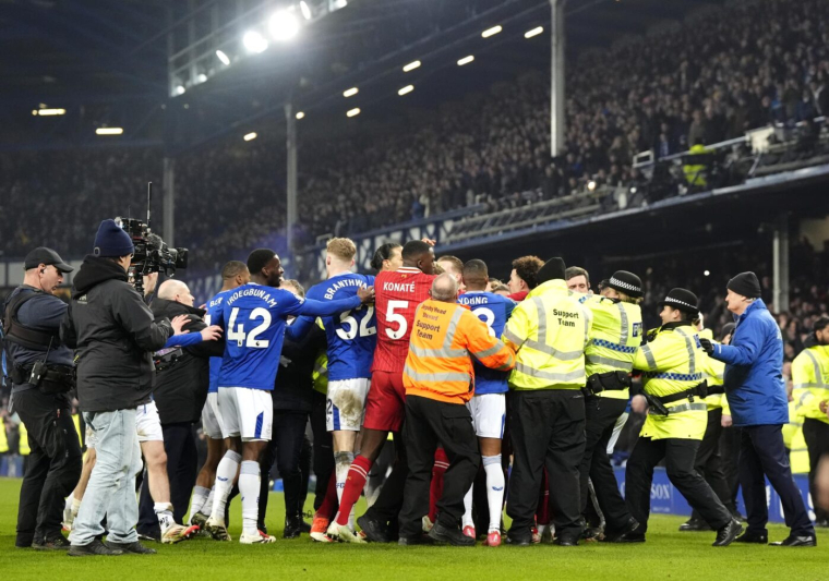 Everton-Liverpool : une bagarre pour dire adieu à Goodison Park