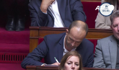 Violences : Nuñez accuse les Insoumis d'avoir "jeté de l'huile sur le feu"