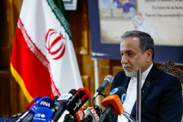 Le ministre iranien des Affaires étrangères Abbas Araqchi lors d'une conférence de presse à l'ambassade d'Iran à New Delhi