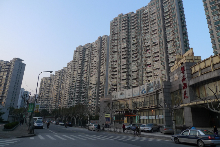 Entre 2001 et 2021, les ventes de logements en m2 ont été multipliées par 8 alors que le nombre de foyers chinois n'a augmenté que de 14%. (crédit : bricoleurbanism / Flickr)