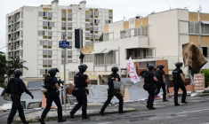 Des membres des forces de l'ordre à Nouméa, le 3 juin 2024. ( AFP / THEO ROUBY )