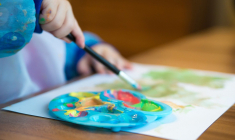 Les parents pourront bientôt avoir droit à un crédit d'impôt de 1 750 euros pour faire garder leur enfant contre 1 150 jusqu'à présent. Photo d'illustration. (EvgeniT / Pixabay)