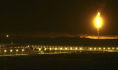 Le complexe pétrolier de Shaybah, vu de nuit dans le désert de Rub' al-Khali, en Arabie saoudite