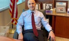 Photo d'archives du président de la Réserve fédérale de Minneapolis, Neel Kashkari, dans son bureau au siège de la banque à Minneapolis