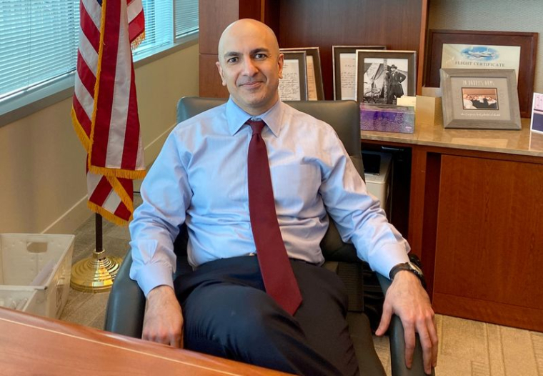 Photo d'archives du président de la Réserve fédérale de Minneapolis, Neel Kashkari, dans son bureau au siège de la banque à Minneapolis