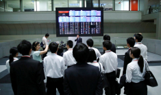 LA BOURSE DE TOKYO FINIT EN HAUSSE