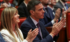 Le Premier ministre espagnol Pedro Sanchez et son épouse Begoña Gómez à Pékin, le 13 avril 2026 en Chine ( POOL / ANDRES MARTINEZ CASARES )