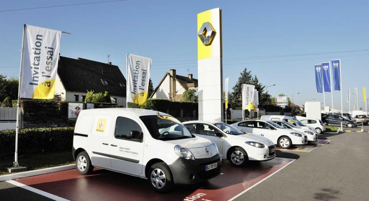 Le titre du constructeur automobile perd 54% sur un an. (© Renault)
