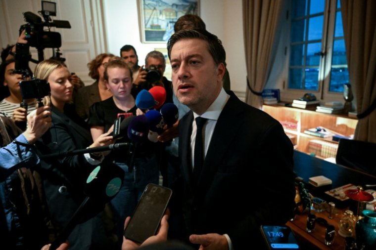 Le maire de Marseille Benoit Payan le 19 octobre 2026 dénonce les violences et pillages de la veille ( AFP / Justine MEDDAH                )