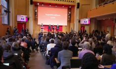 Paris: les dirigeants du Danemark et du Groenland assistent à un débat à Sciences Po