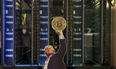 Le visage de Donald Trump sur un serveur lors d'une conférence Bitcoin à Las Vegas aux Etats-Unis, le 27 mai 2025 ( AFP / Ian Maule )