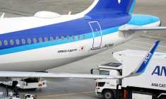 Un Airbus 321 neo de la compagnie All Nippon Airways (ANA) sur le tarmac de l'aéroport Haneda de Tokyo, le 29 novembre 2025 ( AFP / Kazuhiro NOGI )