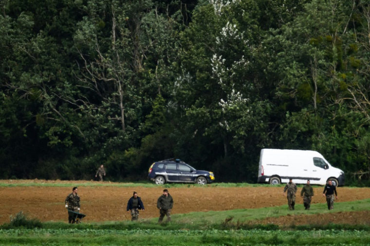 Une précédente campagne de fouilles dans le "cimetière" d'Émile Louis près de Rouvray (Yonne), le 25 septembre 2024 ( AFP / JEFF PACHOUD )