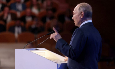 Le président russe Poutine participe au forum de l'Union des industriels et des entrepreneurs