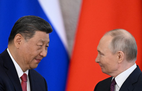 Xi Jinping et Vladimir Poutine, le 8 mai 2025, à Moscou ( AFP / KIRILL KUDRYAVTSEV )