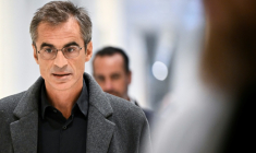 Le philosophe Raphaël Enthoven arrive au tribunal judiciaire des Batignolles, à Paris, le 23 septembre 2025, pour son procès pour injure publique à l'encontre de La France Insoumise (LFI) ( AFP / JULIEN DE ROSA )