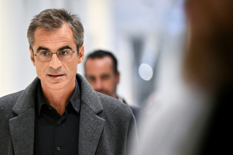 Le philosophe Raphaël Enthoven arrive au tribunal judiciaire des Batignolles, à Paris, le 23 septembre 2025, pour son procès pour injure publique à l'encontre de La France Insoumise (LFI) ( AFP / JULIEN DE ROSA )
