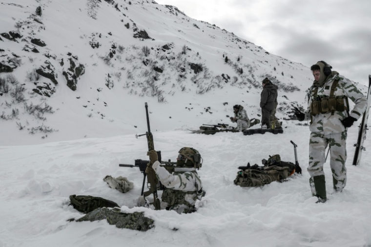 Des chasseurs alpins participent à un exercice par temps froid dans les montagnes autour de Sainte-Foy-Tarentaise, le 28 janvier 2026 en Savoie ( AFP / Jeff PACHOUD )