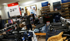 ETATS-UNIS: GOLDMAN SACHS ABAISSE SES PRÉVISIONS DE PIB, LE PROJET DE RÉFORMES SOCIALES EN DANGER