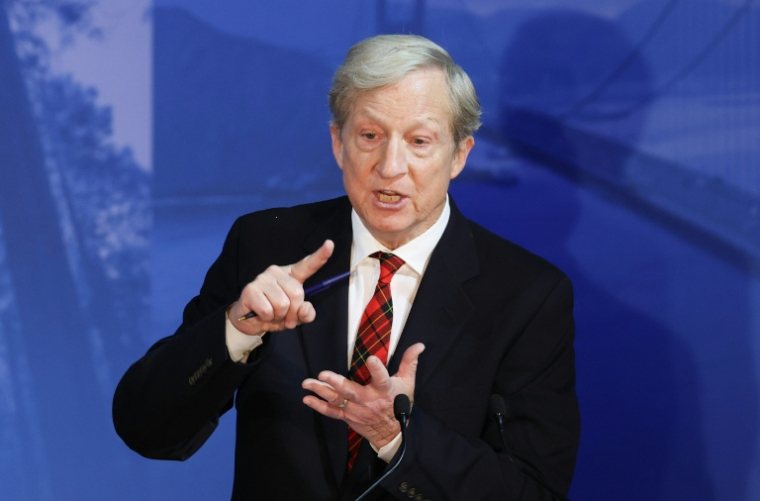 Tom Steyer, candidat démocrate au poste de gouverneur de Californie, lors d'un débat télévisé sur CBS le 28 avril 2026 ( AFP / Patrick T. Fallon )