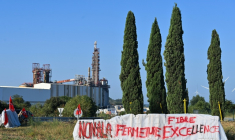 L'entrée de l'usine Fibre Excellence de Tarascon dans les Bouches-du-Rhône, le 29 juillet 2026 ( AFP / Sylvain THOMAS )