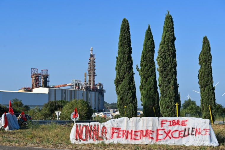 L'entrée de l'usine Fibre Excellence de Tarascon dans les Bouches-du-Rhône, le 29 juillet 2026 ( AFP / Sylvain THOMAS )