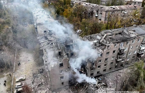 Un bâtiment endommagé par une frappe à Kryvyï Rih, en Ukraine, le 11 novembre 2024. ( STATE EMERGENSY SERVICE OF UKRAI / HANDOUT )
