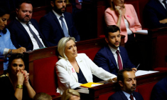 Le Premier ministre français Barnier prononce son discours de politique générale devant le Parlement à Paris.