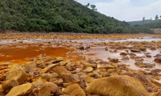Photo non datée obtenue le 21 juillet 2026 de Luke Bridgestock, de l'université de St Andrews montrant le fleuve Tinto pollué, dans le sud-ouest de l'Espagne ( University of St Andrews / Luke Bridgestock )