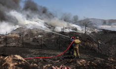 Un incendie brûle dans le centre de la Grèce
