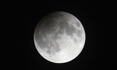 Les Etats-Unis souhaitent installer un réacteur nucléaire sur la Lune avant la fin de la décennie (illustration) ( GETTY IMAGES NORTH AMERICA / BRUCE BENNETT )