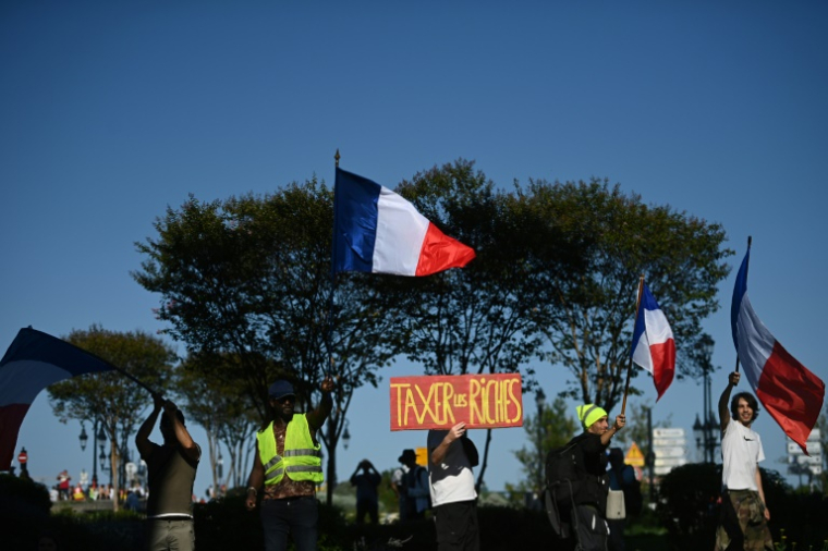 Des manifestants à Bordeaux le 18 septembre 2025 ( AFP / Christophe ARCHAMBAULT )