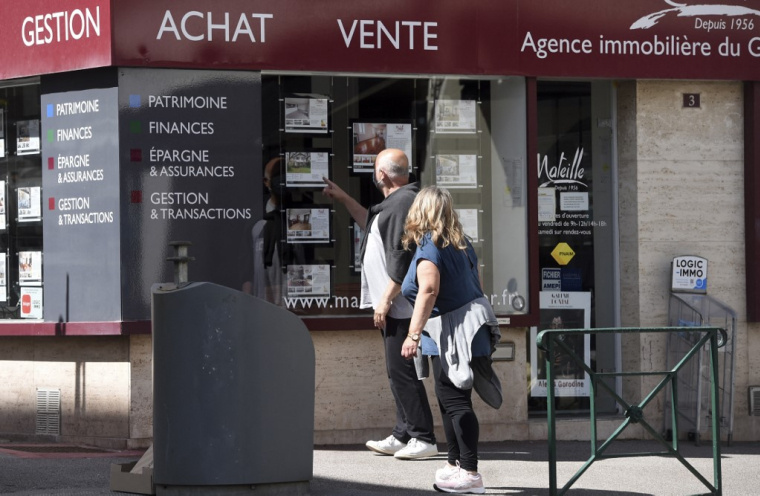 Une agence immobilière à Biarritz, le 23 mai 2021. ( AFP / GAIZKA IROZ )