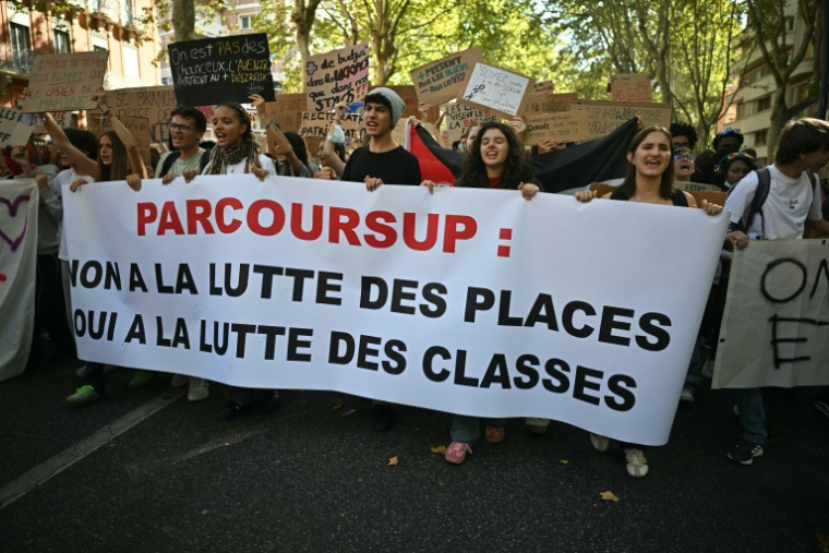 Manifestation de lycéens à Toulouse le 6 octobre 2026 ( AFP / Lionel BONAVENTURE )