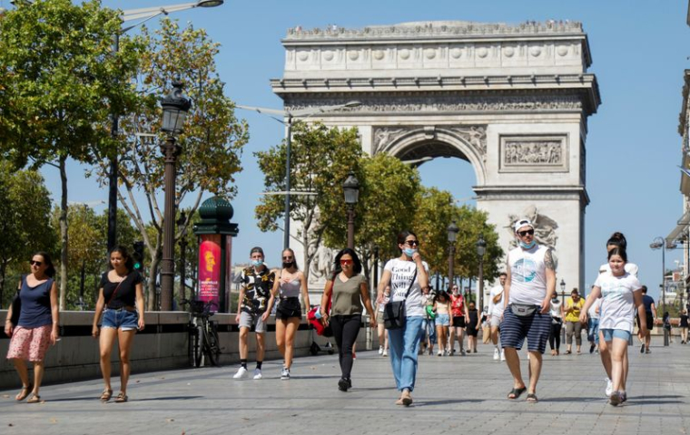 LE PORT DU MASQUE OBLIGATOIRE ÉTENDU À PARIS, NOTAMMENT AUX CHAMPS-ELYSÉES
