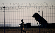Un système de défense aérienne Patriot, installé sur la base polontaise de Rzeszow-Jasionka, en mars 2025 ( AFP / SERGEI GAPON )
